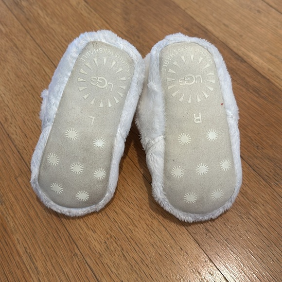 White Faux Fur Ugg Toddler Slippers - size 4/5 - Picture 4 of 4